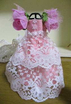 ドールハウス１００均の造花を使った簡単お姫様ドレスの作り方 めぐらいふ